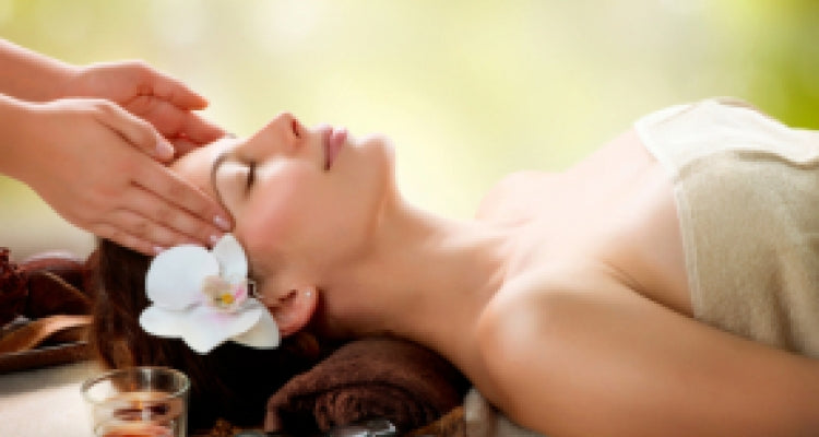 GESICHTSMASSAGE