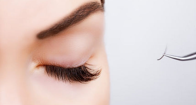 WIMPERNVERLÄNGERUNG